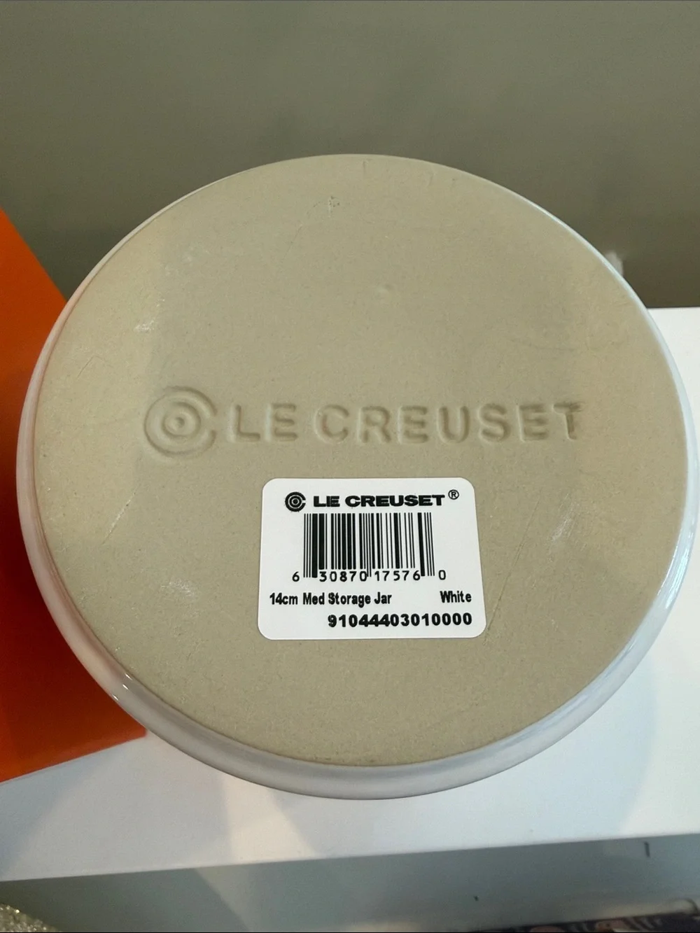 New Le Creuset 1.5 qt Ceramic Storage Canister with Wood Lid in WHITE _ FLAWED